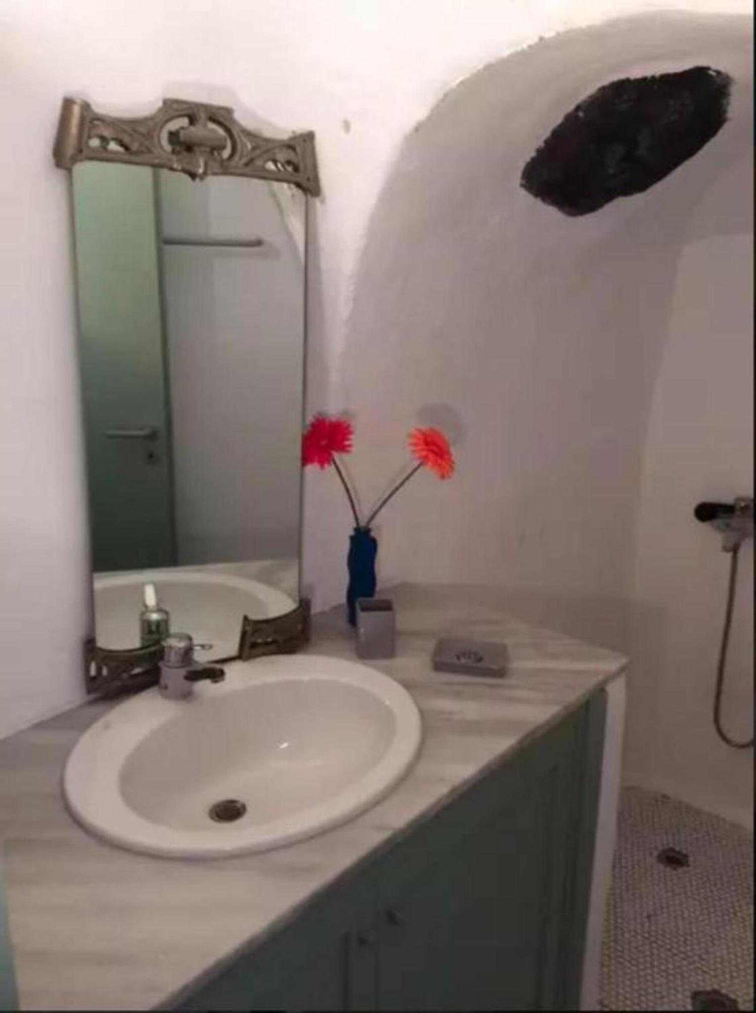 Apartamento Hanging At The Top Of The World Oia  Exterior foto