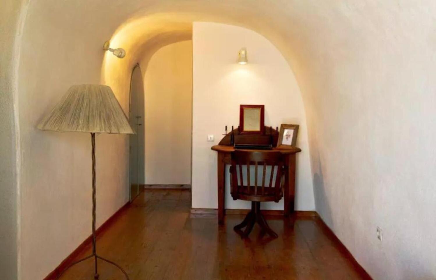 Apartamento Hanging At The Top Of The World Oia  Exterior foto