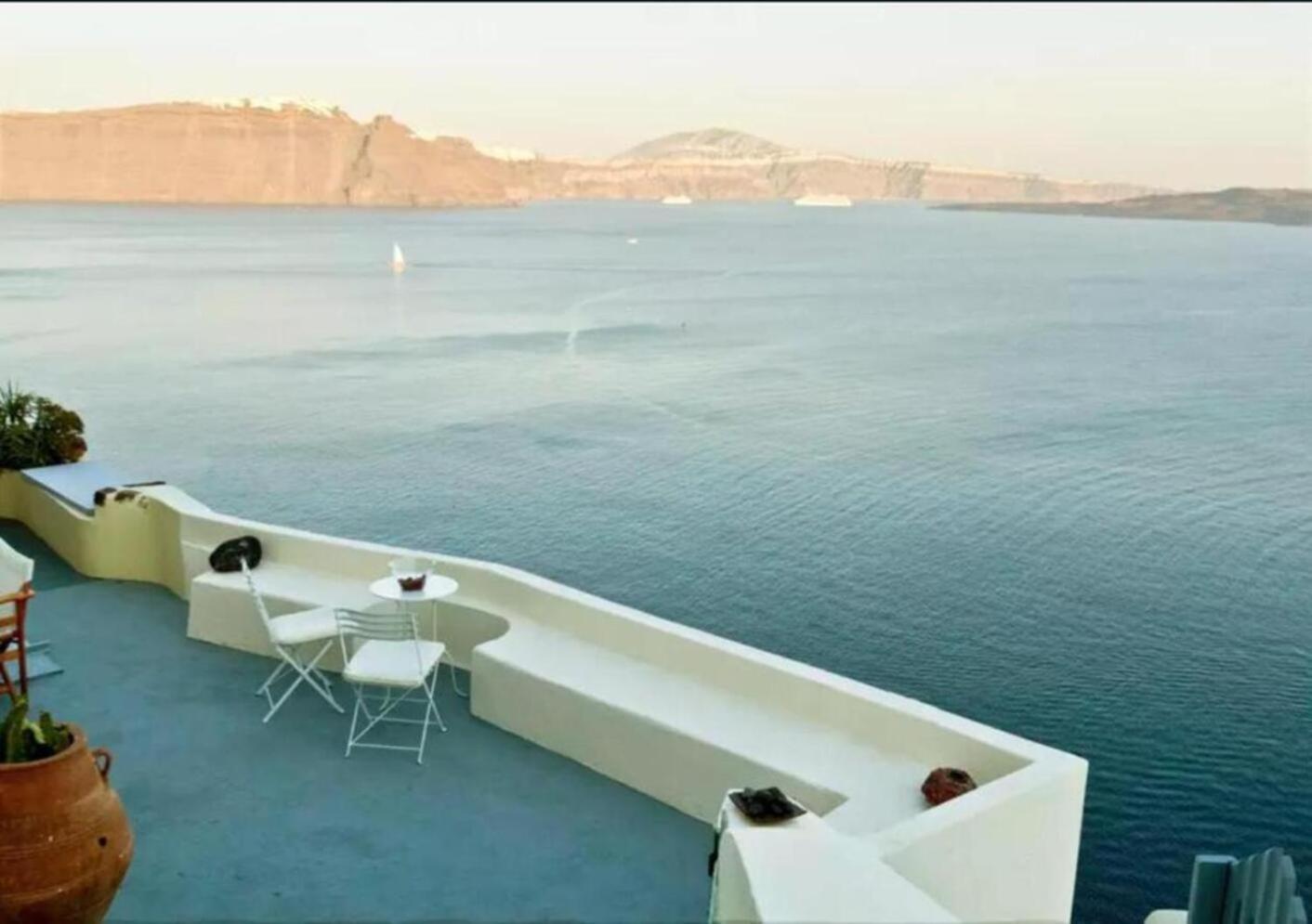 Apartamento Hanging At The Top Of The World Oia  Exterior foto